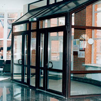 Входная группа в магазин