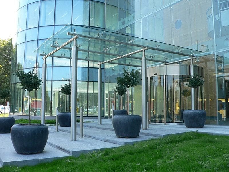 Стеклянные козырьки и навесы